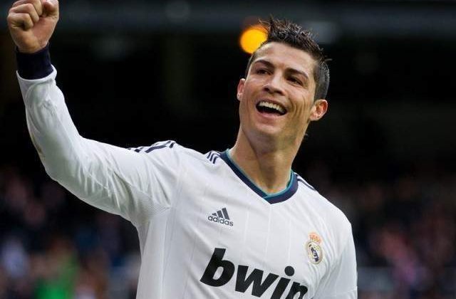 [Foto] Cristiano Ronaldo a castigat Balonul de Aur pentru a cincea oara