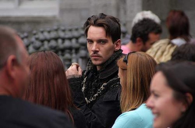 [VIDEO] Jonathan Rhys Meyers: `Cand beau ma simt ca Bambi`