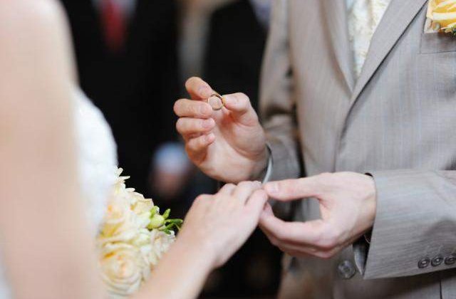 Casatoria, institutia in care romanii au cea mai mare incredere