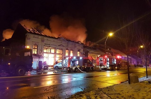 Incendiu la un complex comercial din Timisoara: o persoana a fost gasita carbonizata