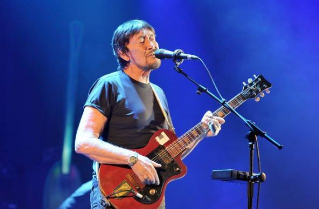 Chris Rea s-a prabusit pe scena in timpul unui concert