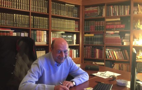 Traian Basescu: Cei care vorbesc de alegeri anticipate sunt copii