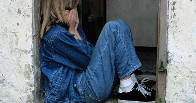 Un barbat si-a torturat fiica timp de 18 ani pentru a incerca sa o transforme intr-o "superfemeie"