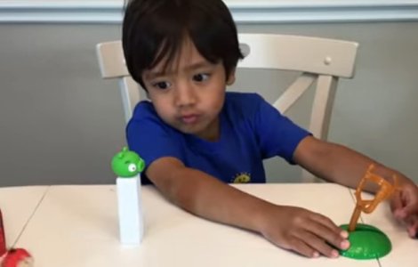 Un baietel de 6 ani a castigat 11 milioane de dolari pe YouTube, in 2017