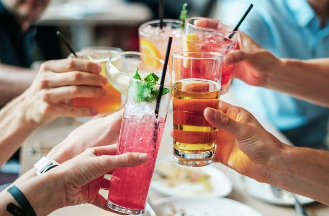 6 moduri surprinzatoare in care alcoolul iti poate schimba personalitatea