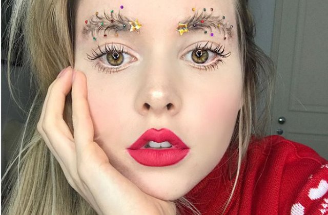 Sprancene in forma de brad de Craciun, noul trend in materie de frumusete