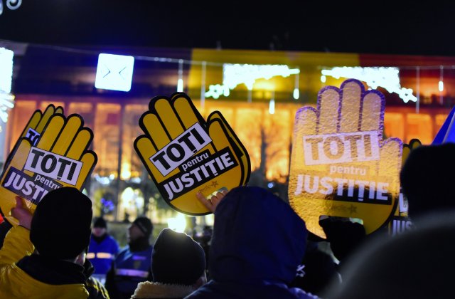 Politia a deschis 7 dosare penale pentru incitare la violente, pentru postari de pe Facebook