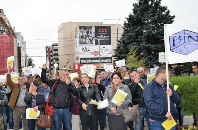 Peste 1000 de sindicalisti protesteaza fata de Codul fiscal, in Piata Victoriei