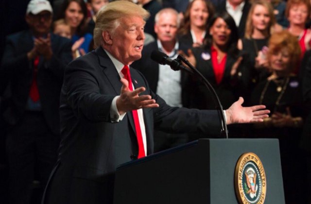 Donald Trump este asteptat sa faca o vizita de lucru in Regatul Unit, la inceputul anului viitor