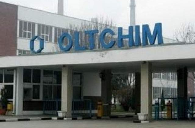 Accident la Combinatul Oltchim: Un barbat a murit si unul este grav ranit, dupa ce au cazut in gol patru metri