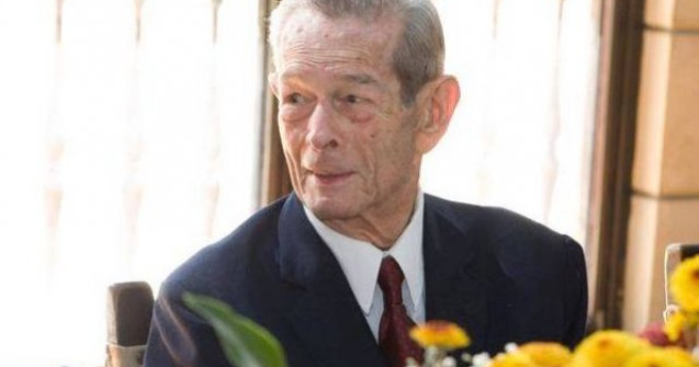 Sicriul cu trupul neinsufletit al Regelui Mihai a ajuns la Castelul Peles