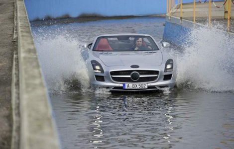 OFICIAL: Iata noul Mercedes SLS AMG Roadster!