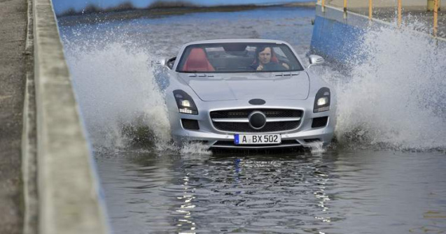 OFICIAL: Iata noul Mercedes SLS AMG Roadster!