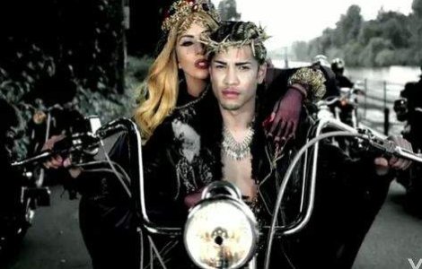  Video  Gaga, o Maria Magdalena pe motor, alaturi de Iisus