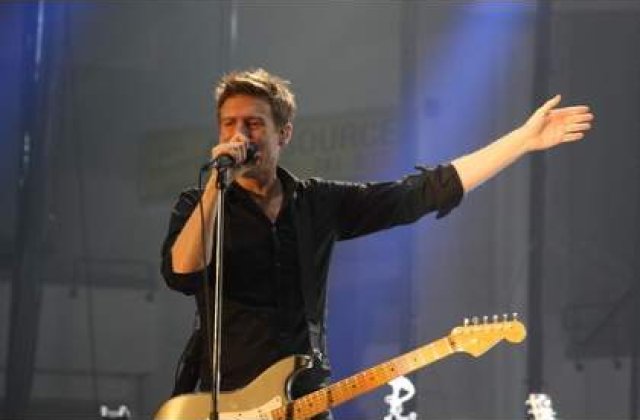 Bryan Adams a devenit tata