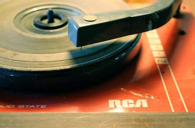 Warner Music Group, vandut cu 3,3 miliarde de dolari