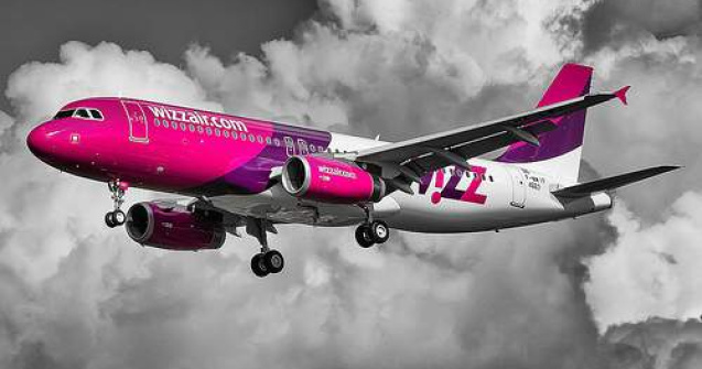 Avion defectat la Cluj. Calatorii asteapta de peste 12 ore