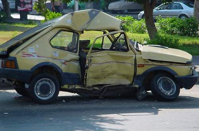 Cluj: O tanara a murit, iar o alta a fost ranita intr-un accident