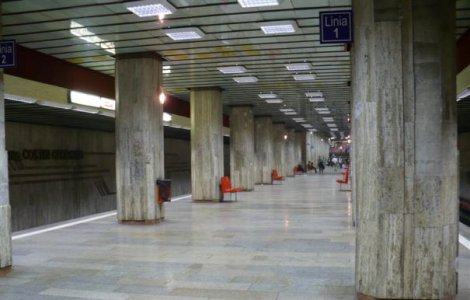 Tatal primei fete agresate la metrou: Agresoarea avea o privire urata