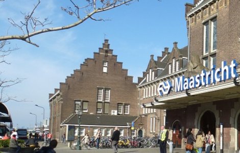 Atacuri cu cutitul la Maastricht, soldate cu doi morti si mai multi raniti