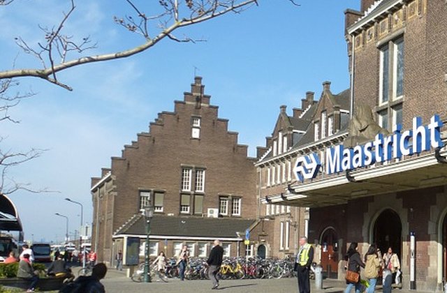 Atacuri cu cutitul la Maastricht, soldate cu doi morti si mai multi raniti