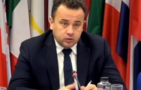 Liviu Pop: Ministerul se obliga sa puna toate manualele de baza in format PDF si digital interactiv