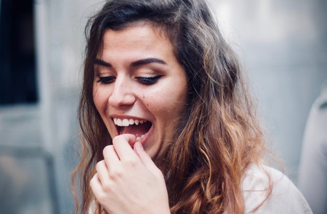 9 solutii la care poti apela pentru o respiratie fresh chiar si atunci cand nu ai la indemana pasta si periuta de dinti