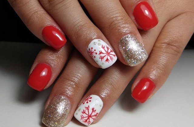 10+ idei inspirate pentru o manichiura deosebita de Craciun