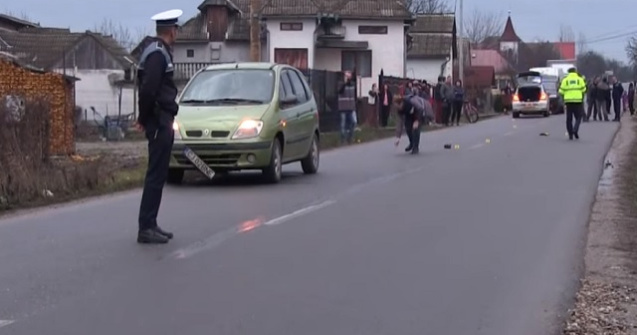 Copil spulberat de o masina, sub ochii parintilor