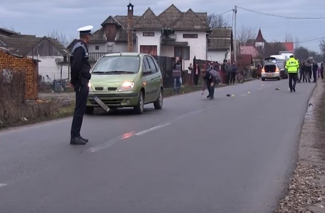 Copil spulberat de o masina, sub ochii parintilor