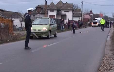 Copil spulberat de o masina, sub ochii parintilor