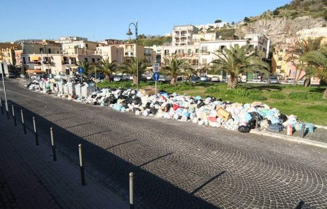 Neapole, orasul ingropat in gunoaie