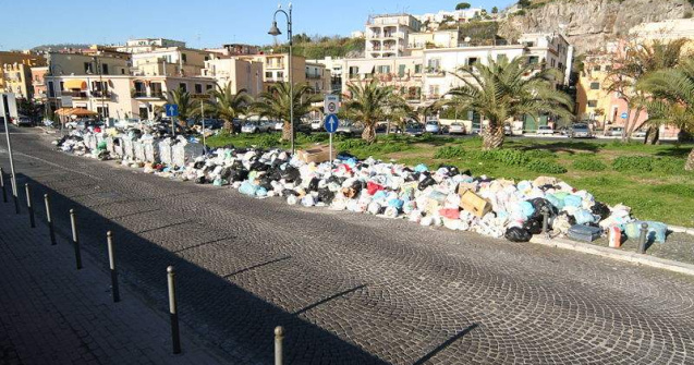 Neapole, orasul ingropat in gunoaie