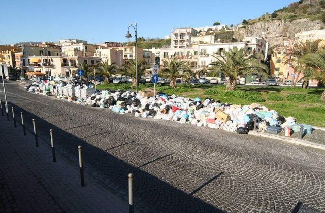 Neapole, orasul ingropat in gunoaie