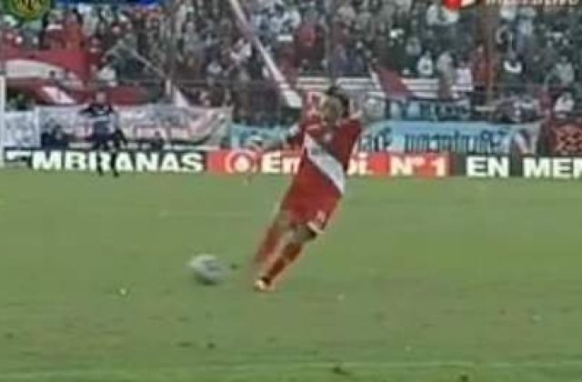 [VIDEO] Cea mai prost executata lovitura libera a anului!