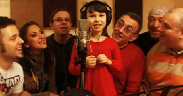  Video  Melodie speciala pentru Teo Trandafir, cantata de fiica sa si Taxi