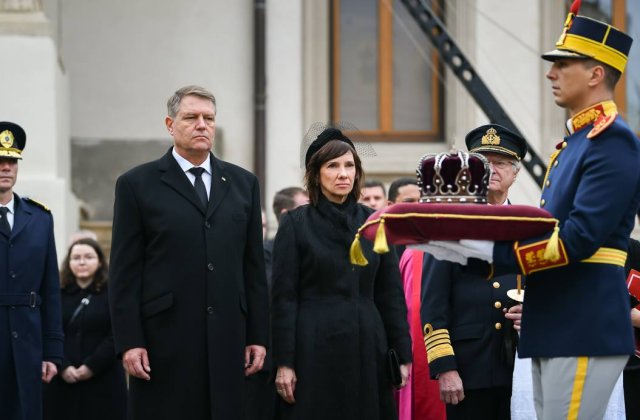 Presedintele Iohannis, impresionat de multimea de oameni care s-a alaturat cortegiului funerar al Regelui Mihai I