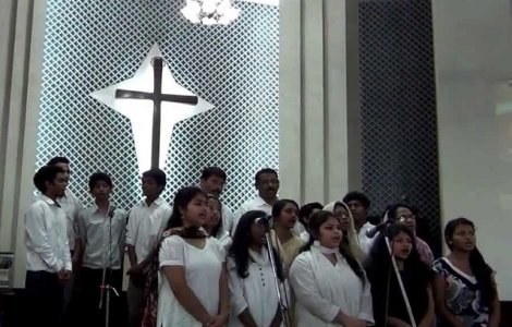 5 oameni au fost ucisi intr-un atac sinucigas, la o biserica din Pakistan