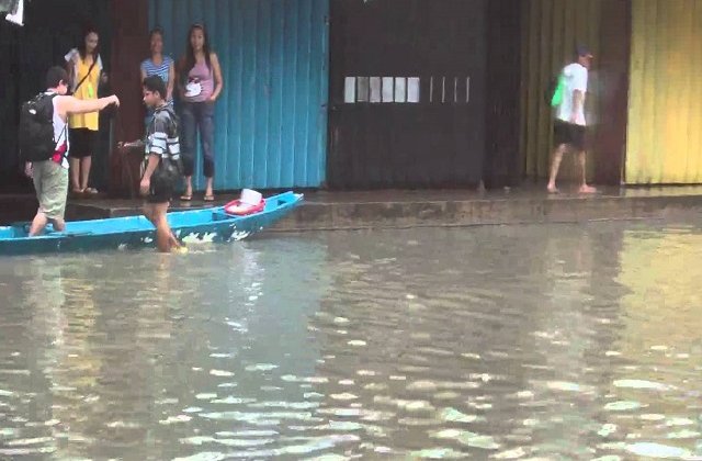 Cel putin 26 de persoane au murit in urma alunecarilor de teren provocate de o furtuna tropicala, in Filipine