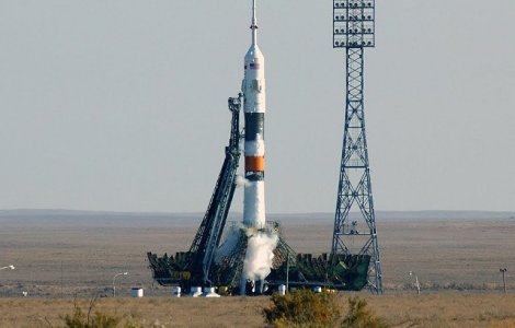 Rusia a lansat o capsulă Soyuz cu trei astronauti la bord