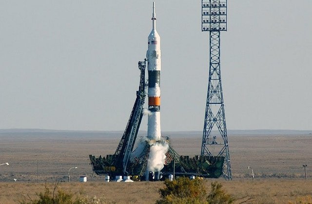 Rusia a lansat o capsulă Soyuz cu trei astronauti la bord