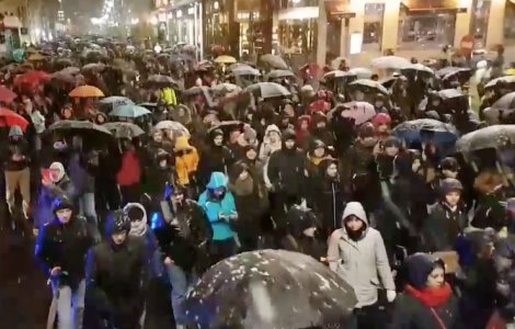 Mii de oameni au iesit in strada, in toata tara, pentru a manifesta impotriva modificarii legilor justitiei