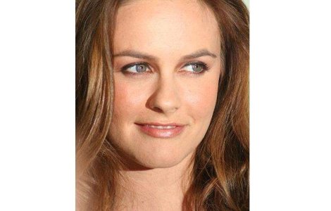 Alicia Silverstone a devenit mamica