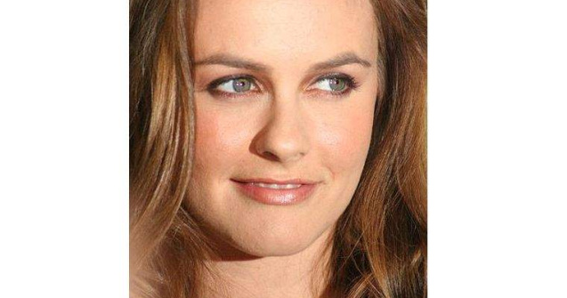 Alicia Silverstone a devenit mamica
