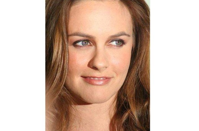 Alicia Silverstone a devenit mamica