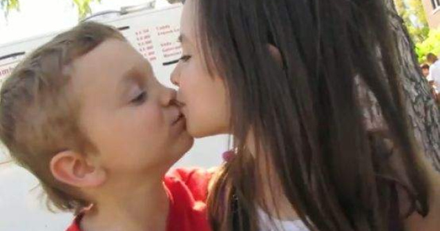  Video  Un sarut inocent intre pusti, face milioane de vizualizari pe Youtube