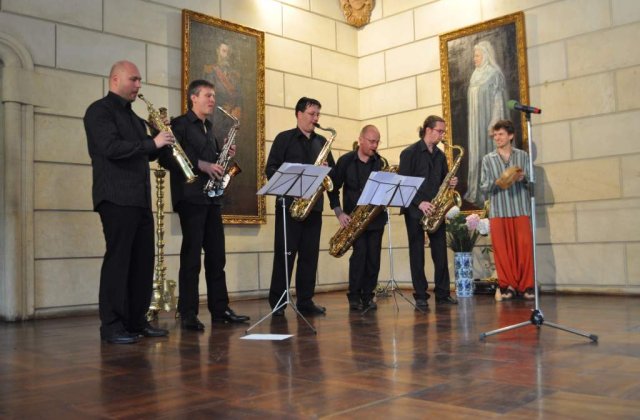 Artistii EUROPAfest merg la Casa Regala