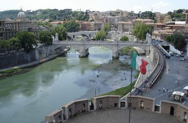 Se va cutremura Roma?