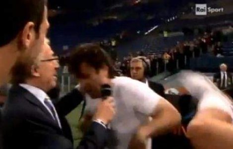  Video  Bucurie de fotbalist: Ibrahimovici i-a dat cu piciorul in cap lui Cassano