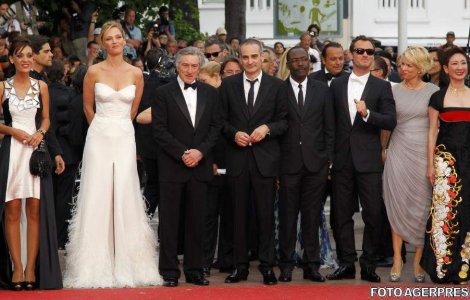  Top  EXCLUSIV : Banderas, Robert de Niro si Uma Thurman, pe covorul rosu la Cannes